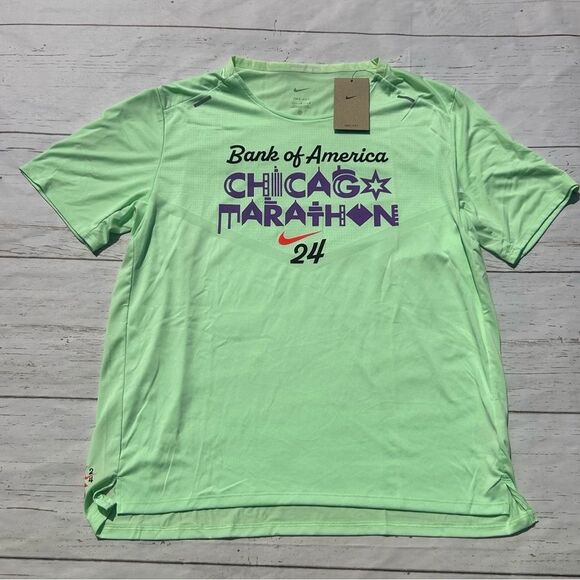 Nike 2024 Chicago Marathon Finisher Short Sleeve Shirt Green Large FV6329-376 - Picture 1 of 7